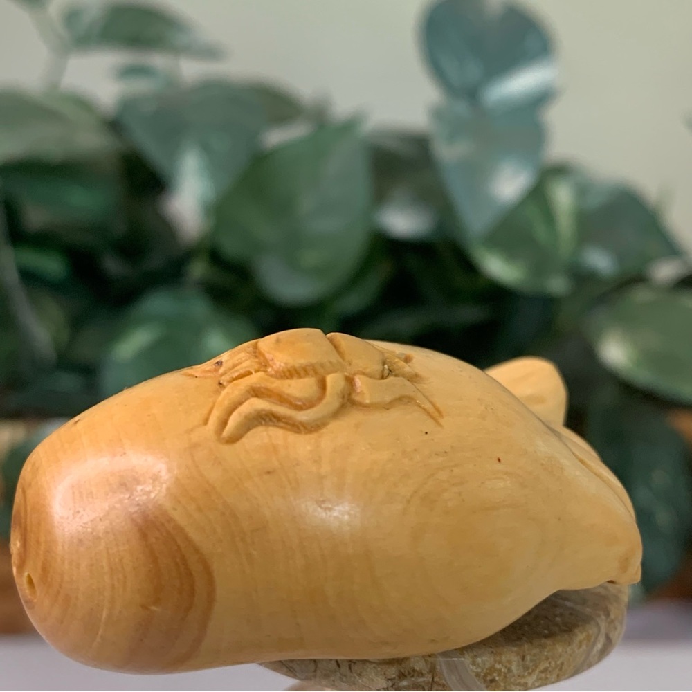 Vintage Netsuke Human Foot With Spider Carving Boxwood Hand Carved Figurine 2.5" - Picture 6 of 16